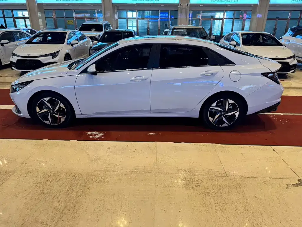 Hyundai Elantra — фото 9