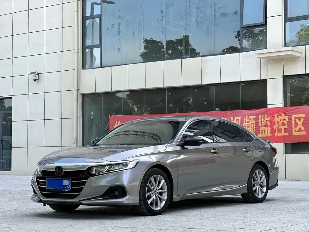 Honda Accord — фото 1
