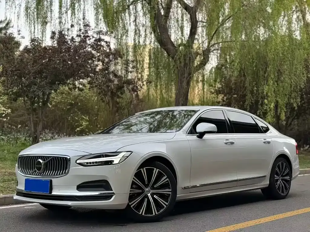 Volvo S90 — фото 1