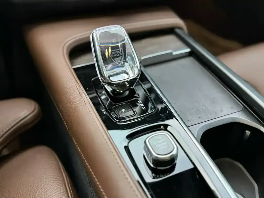 Volvo S90 — фото 3