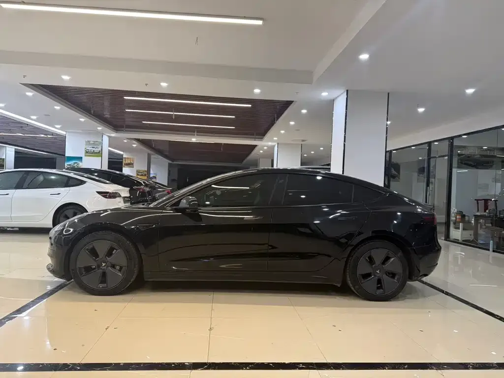 Tesla Model 3 — фото 7