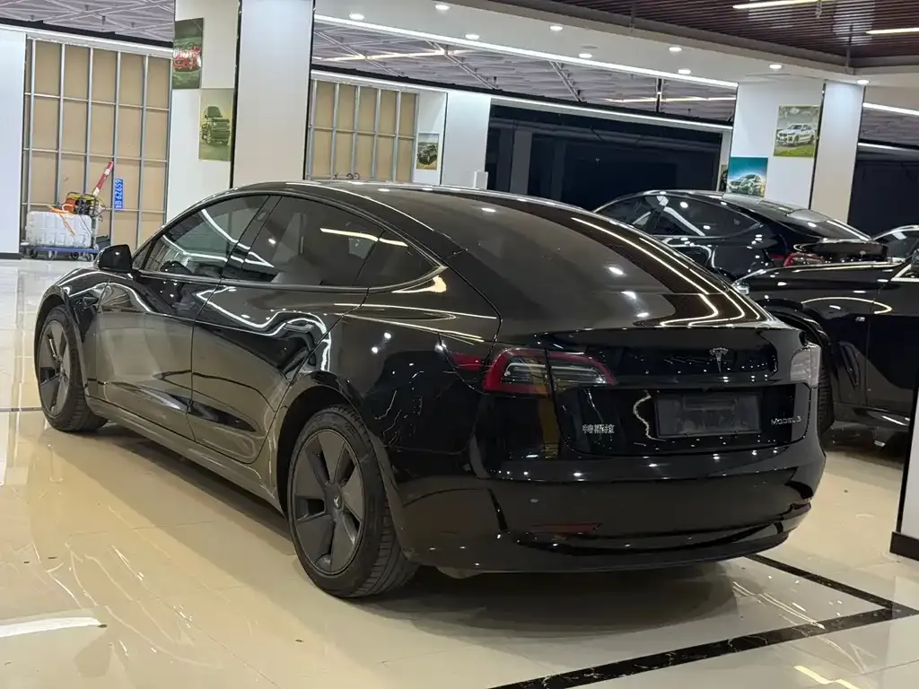 Tesla Model 3 — фото 5