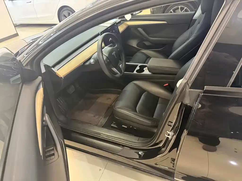 Tesla Model 3 — фото 10