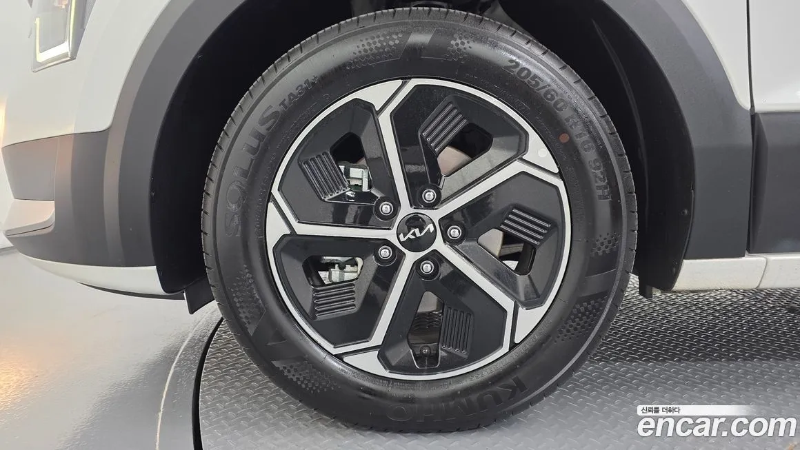 Kia Niro — фото 9