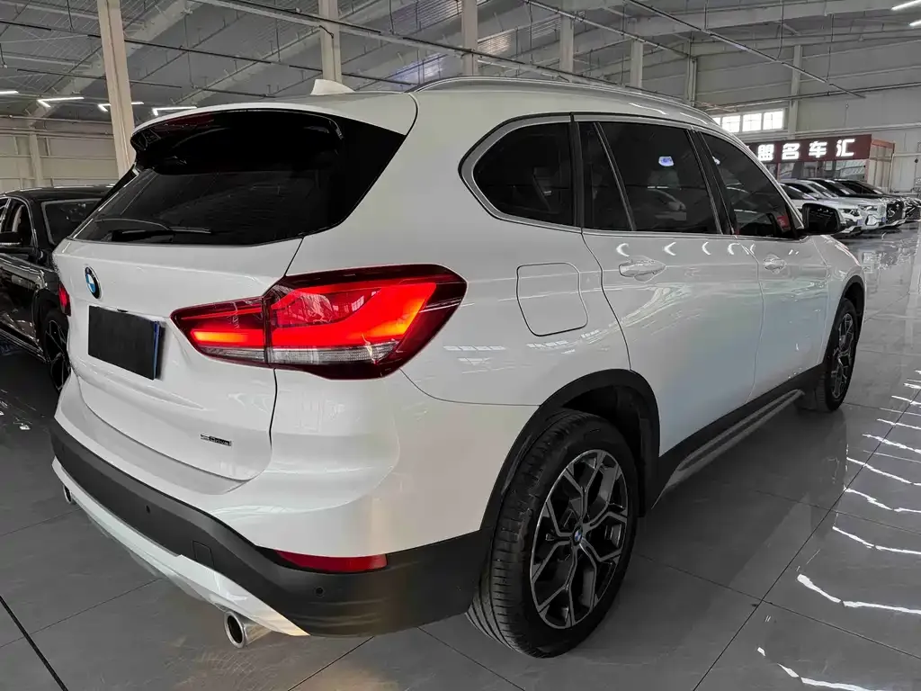BMW X1 — фото 5