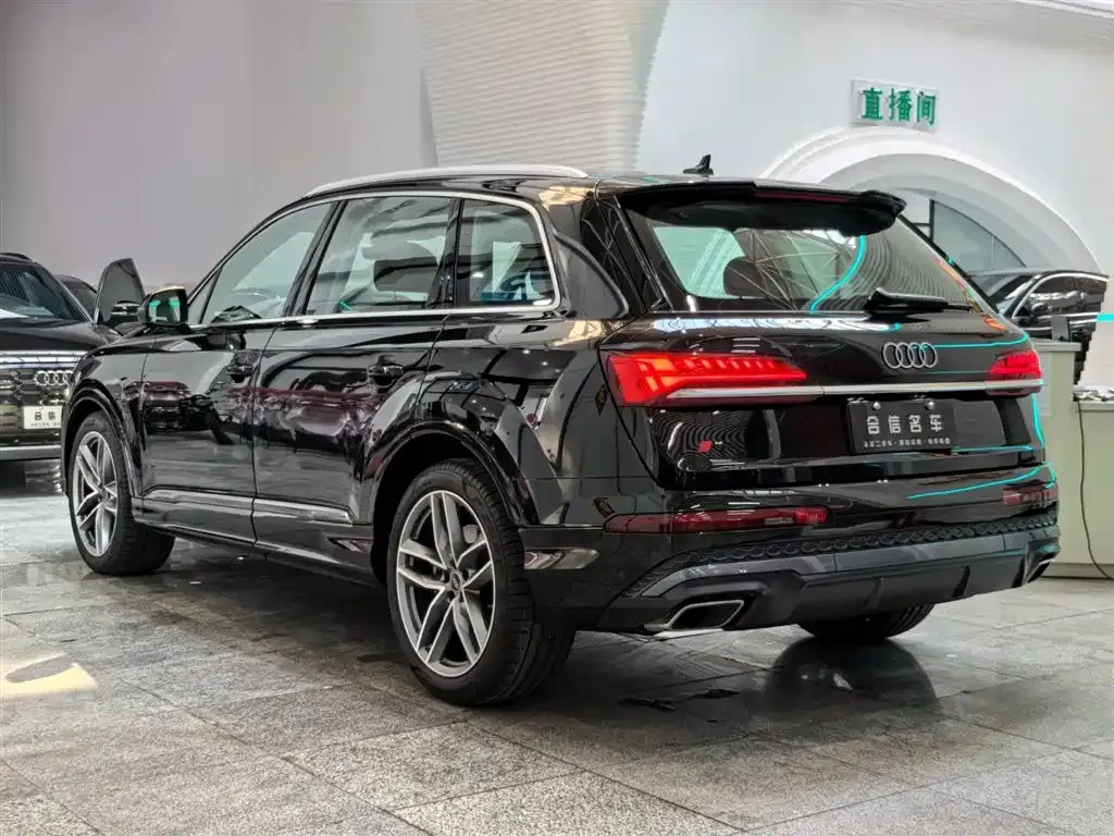 Audi Q7 — фото 8