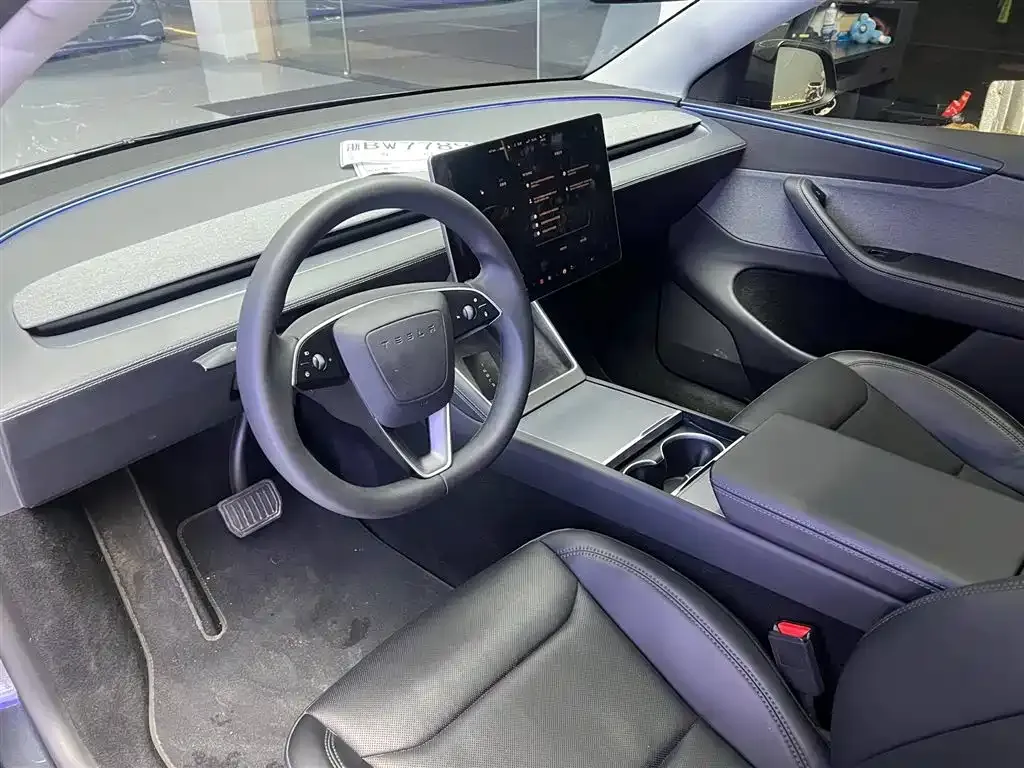 Tesla Model Y — фото 8