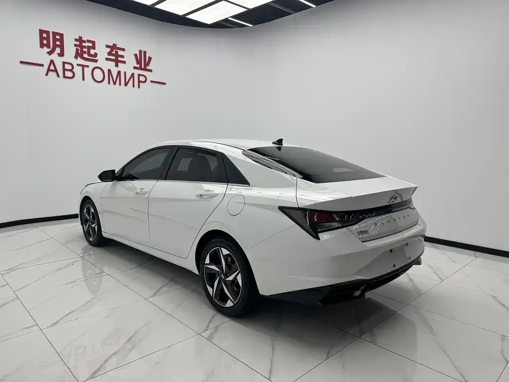 Hyundai Elantra — фото 4