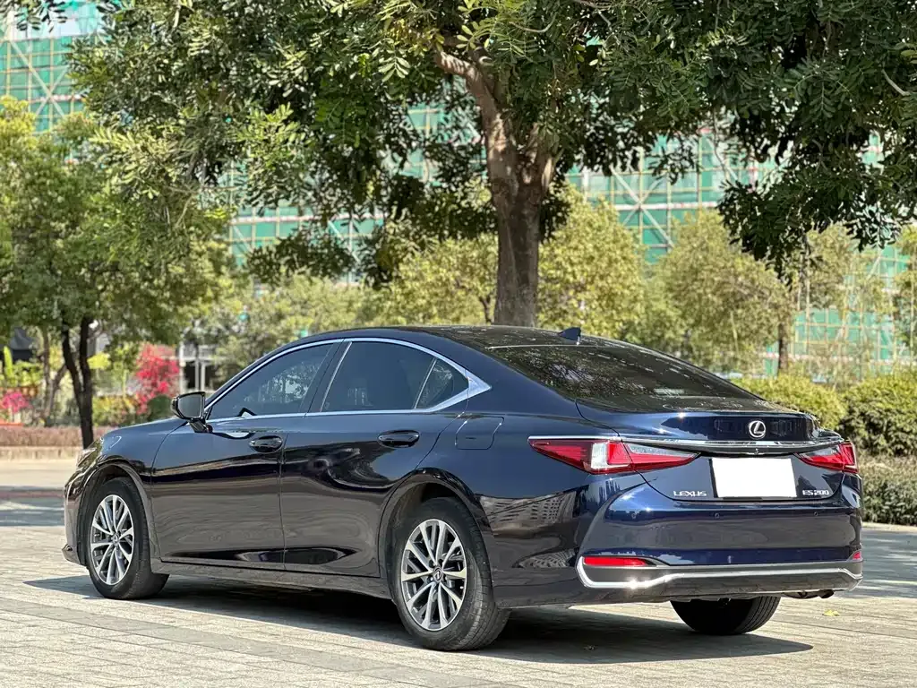 Lexus ES — фото 10