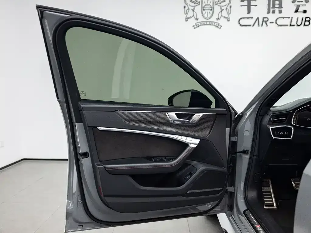 Audi RS 6 2021 из CN, фото 7