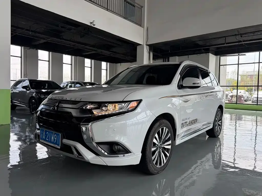 Mitsubishi Outlander — фото 5