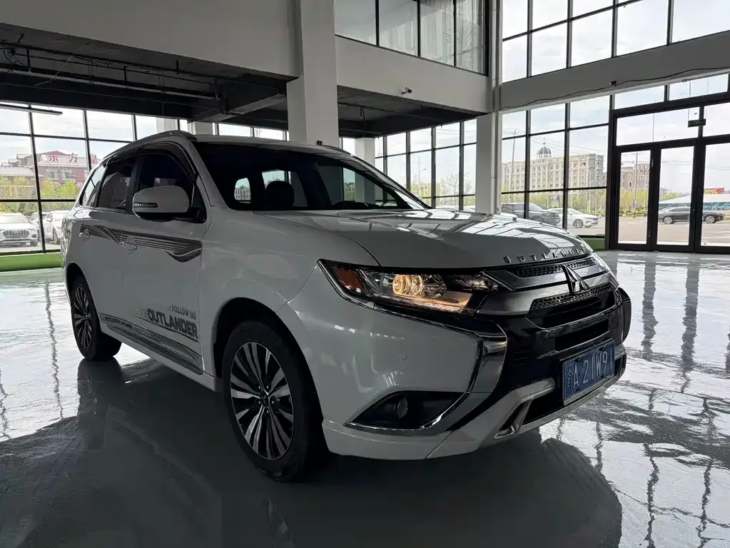 Mitsubishi Outlander — фото 2