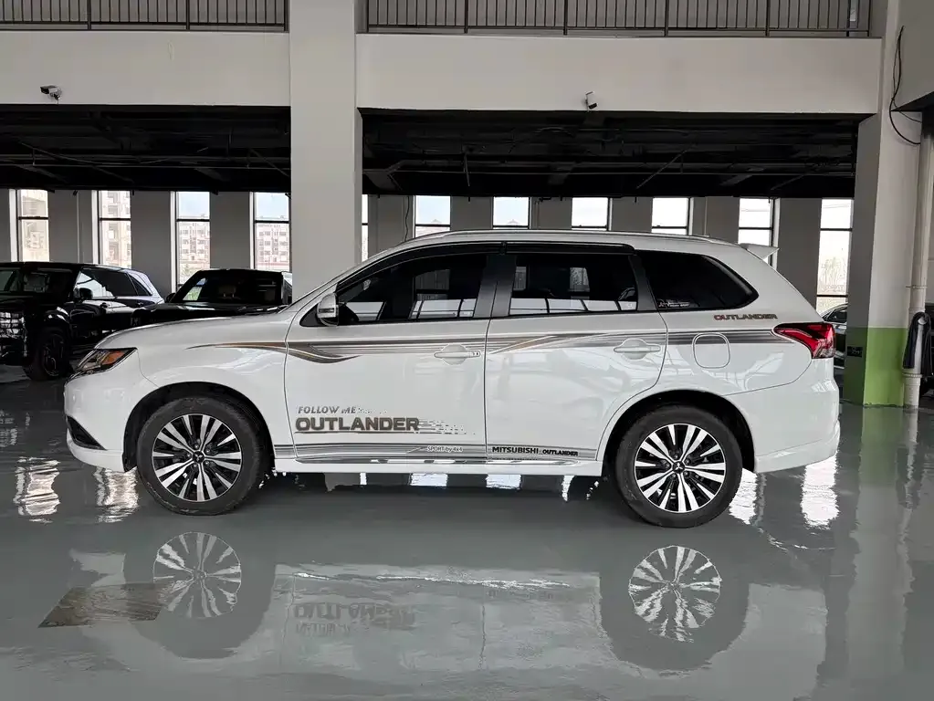 Mitsubishi Outlander — фото 4