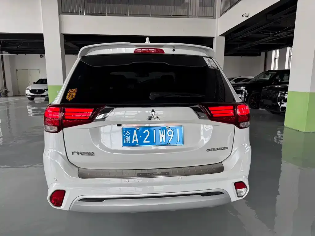 Mitsubishi Outlander — фото 3