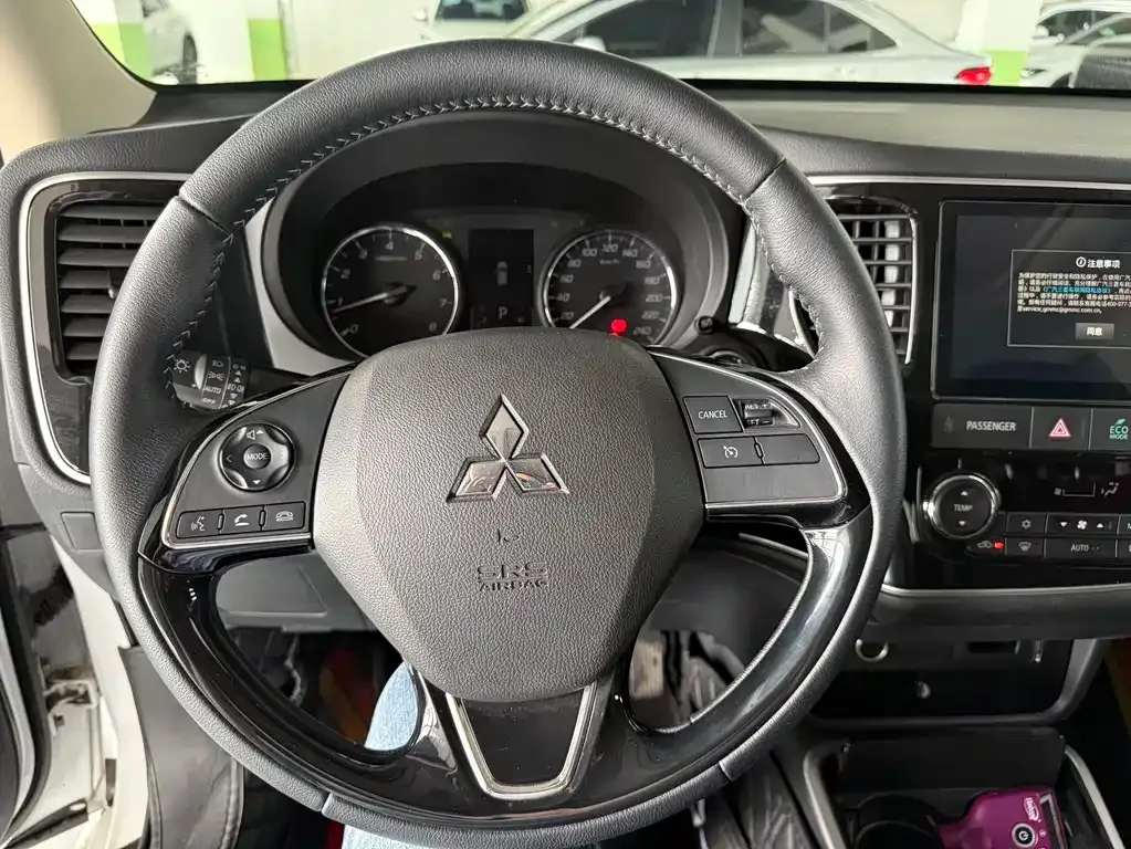 Mitsubishi Outlander — фото 9