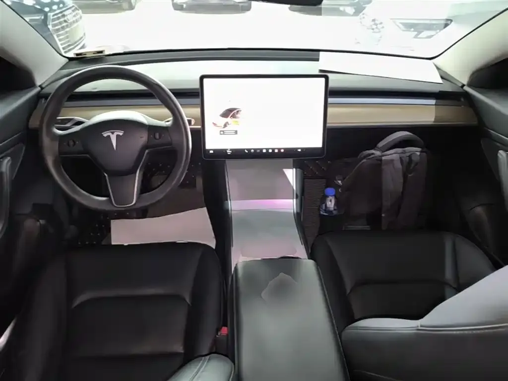 Tesla Model 3 — фото 3