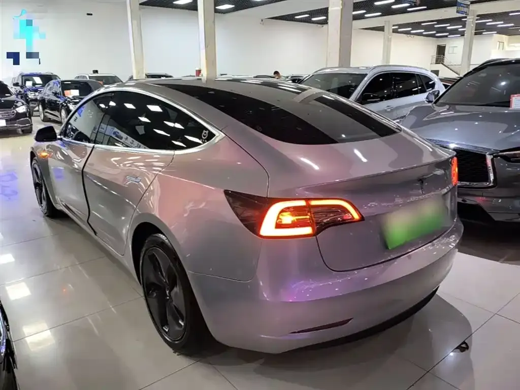 Tesla Model 3 — фото 9