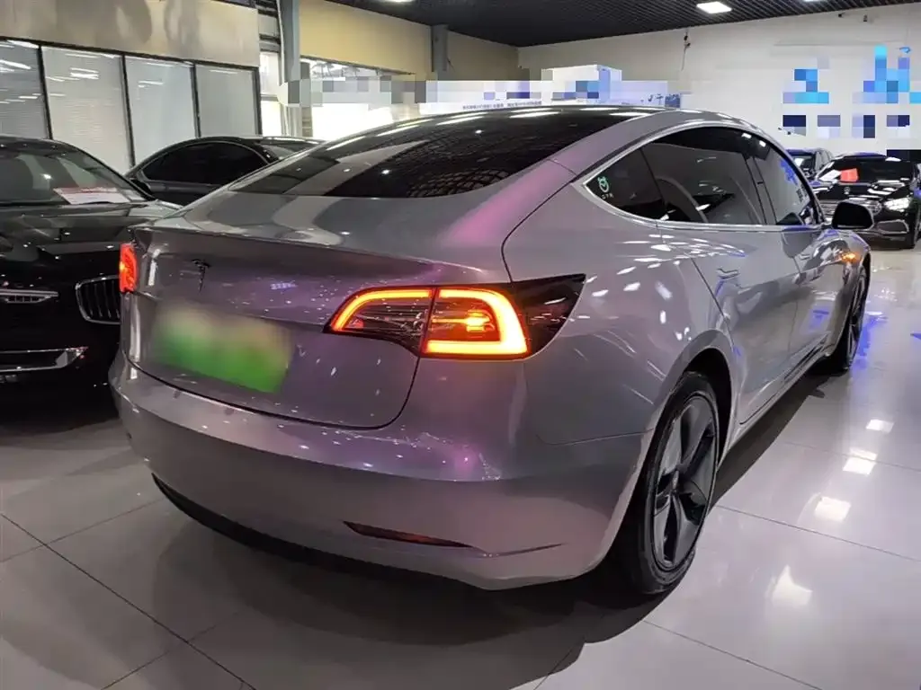 Tesla Model 3 — фото 8