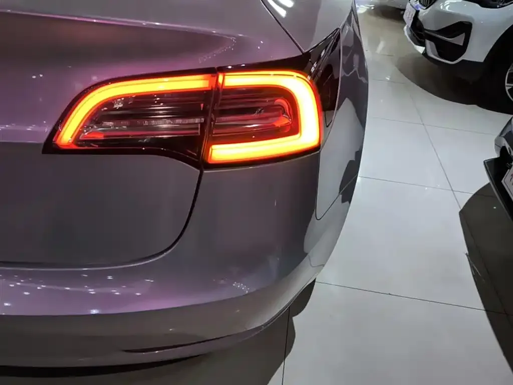 Tesla Model 3 — фото 2