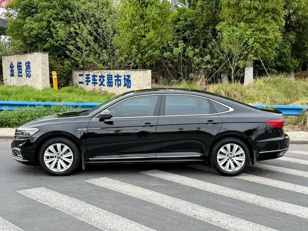 Volkswagen Passat — фото 7