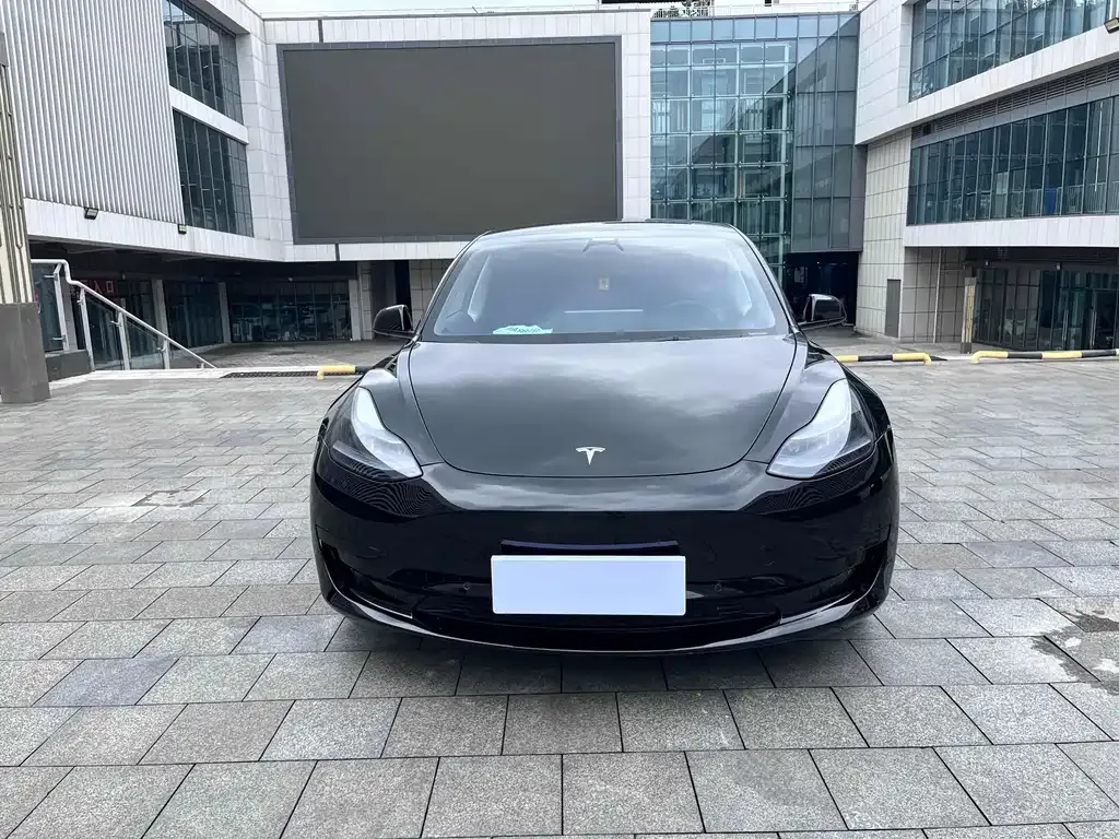 Tesla Model 3 — фото 10