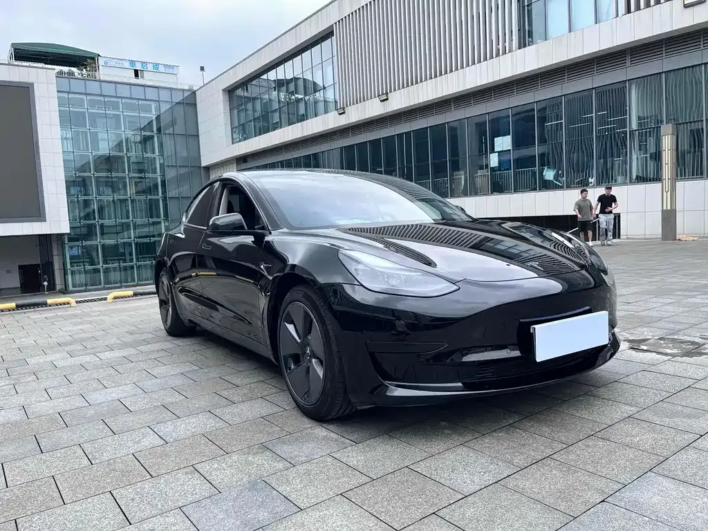 Tesla Model 3 — фото 4