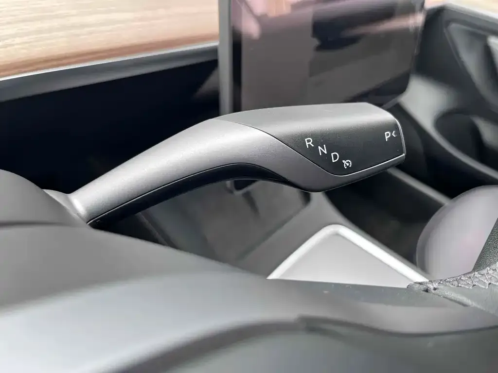 Tesla Model 3 — фото 3