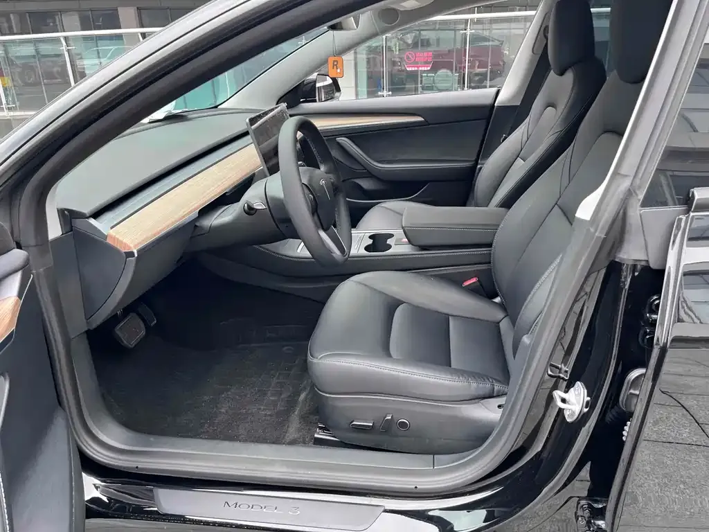 Tesla Model 3 — фото 2