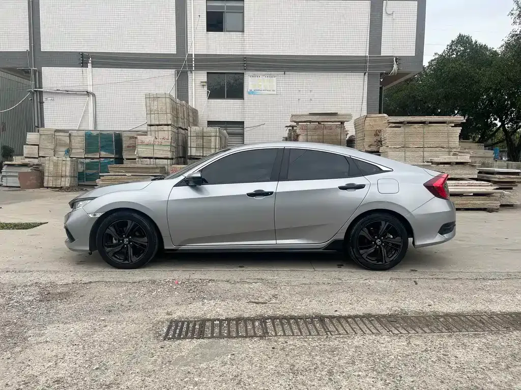 Honda Civic — фото 10