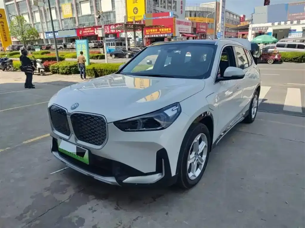 BMW iX1