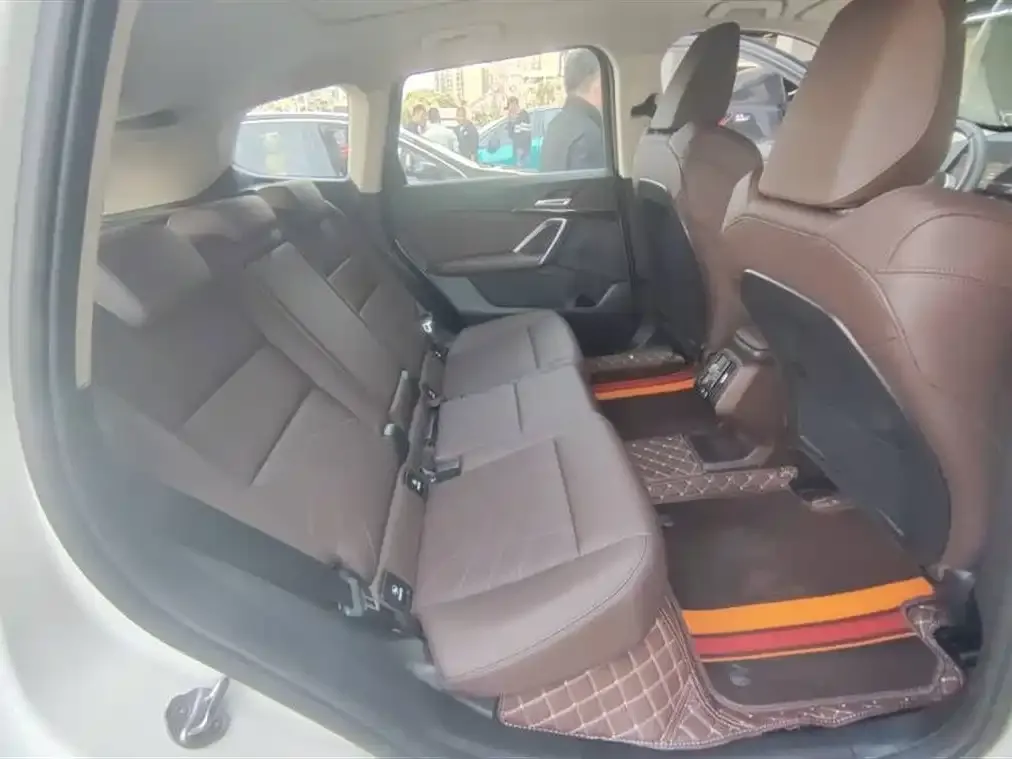 BMW iX1 2025 из CN, фото 2