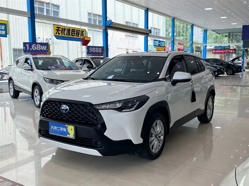 Toyota Corolla Cross — фото 1