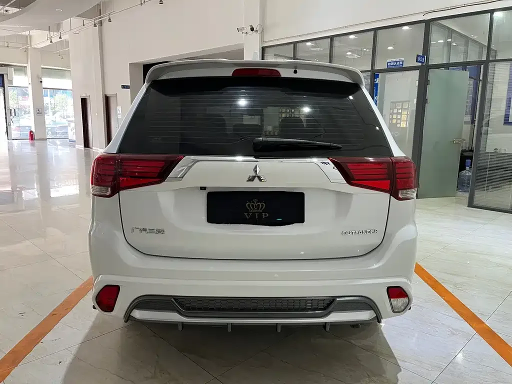 Mitsubishi Outlander — фото 4