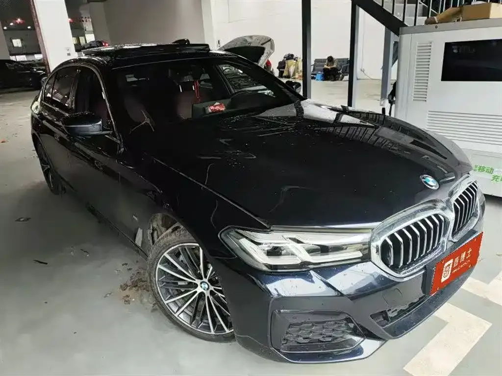 BMW 5 Series — фото 1