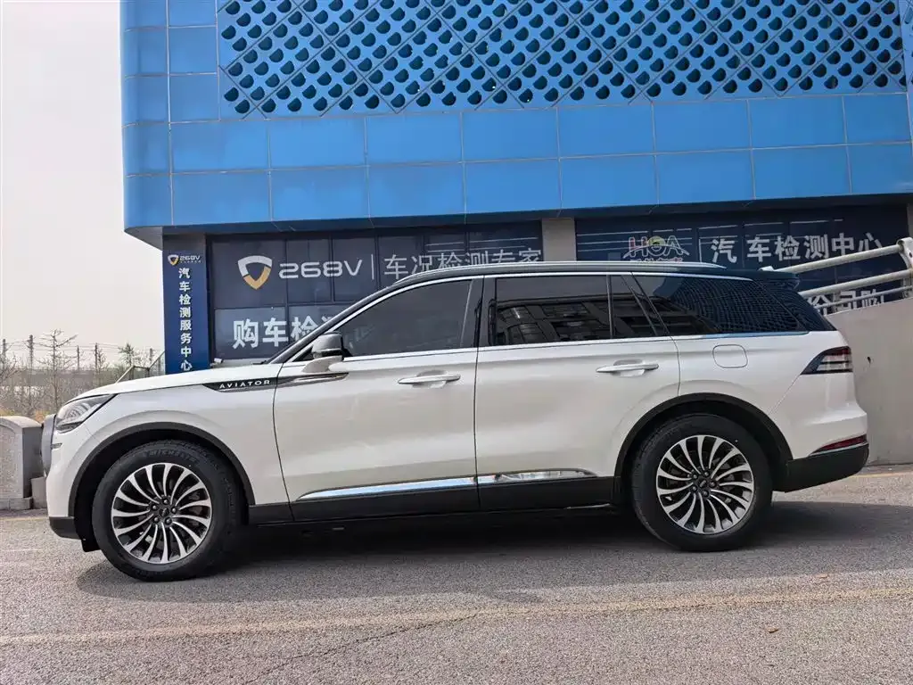 Lincoln Aviator — фото 8