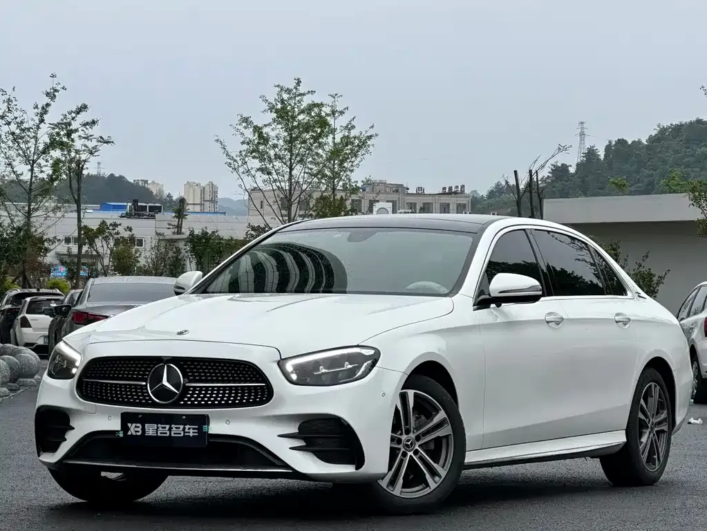 Mercedes-Benz E-Class — фото 1