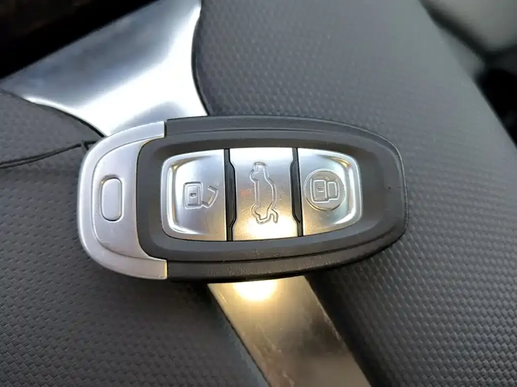 Hongqi E-QM5 — фото 3