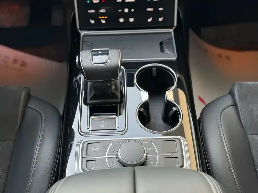 Hongqi HS7 2023 из CN, фото 2