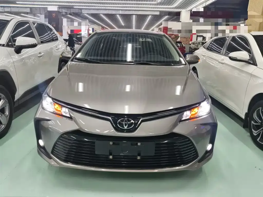 Toyota Corolla — фото 10