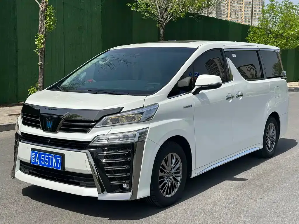 Toyota Vellfire — фото 1
