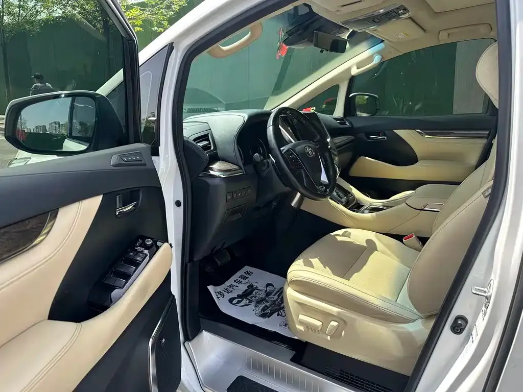 Toyota Vellfire — фото 8