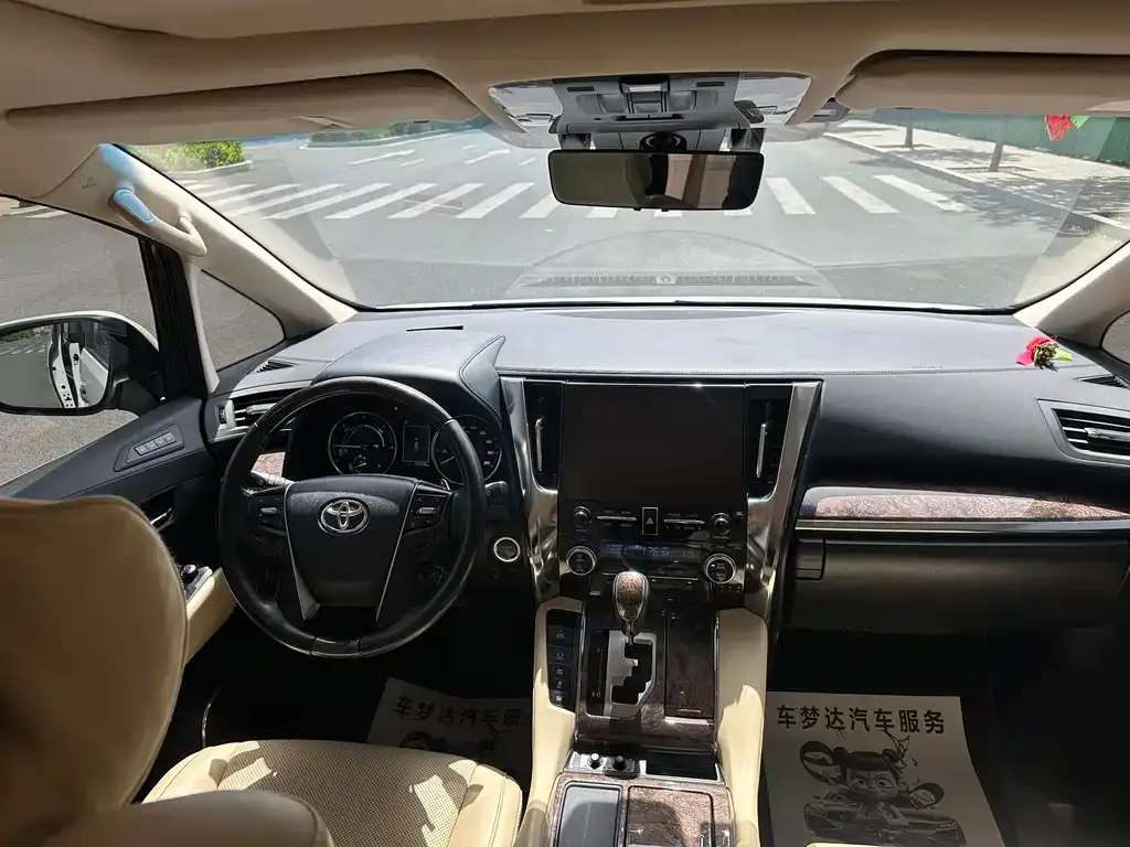 Toyota Vellfire — фото 3