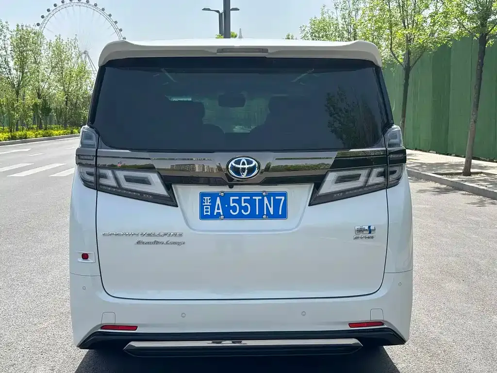 Toyota Vellfire — фото 7