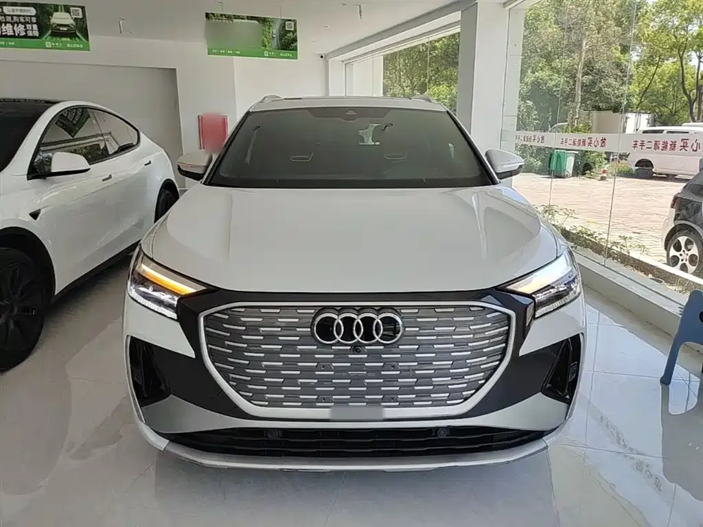 Audi Q4 e-tron — фото 8