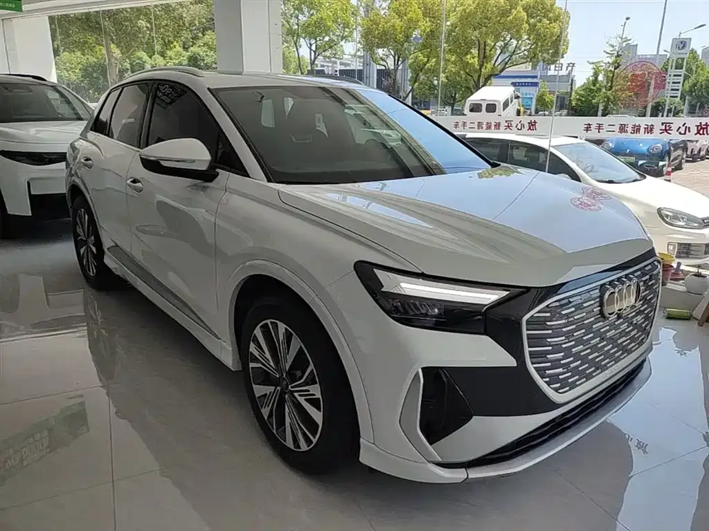 Audi Q4 e-tron — фото 9