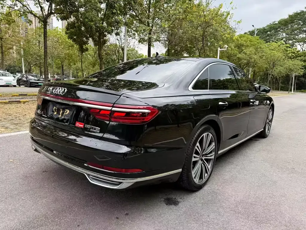 Audi A8 — фото 2