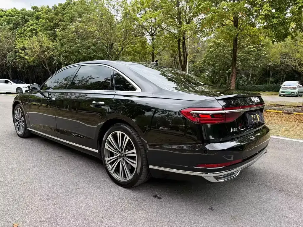 Audi A8 — фото 8