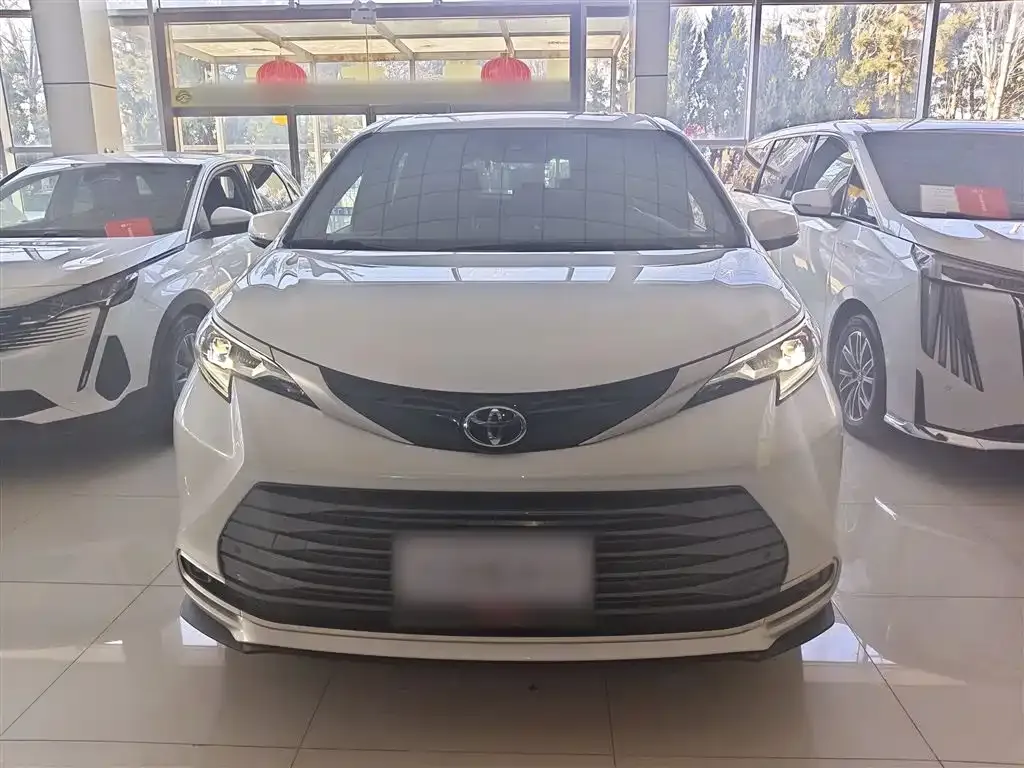 Toyota Sienna — фото 3