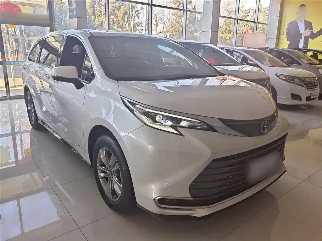 Toyota Sienna — фото 4