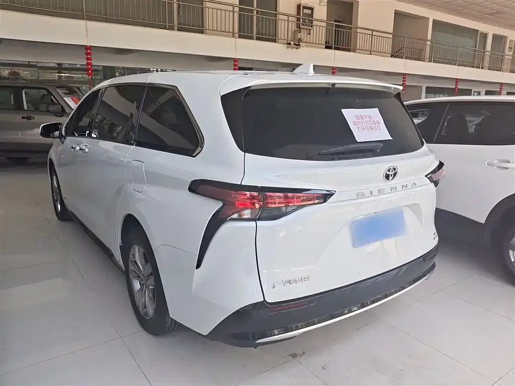 Toyota Sienna — фото 5